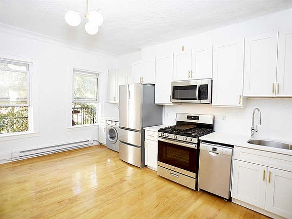 2nd image of 216 York St #3