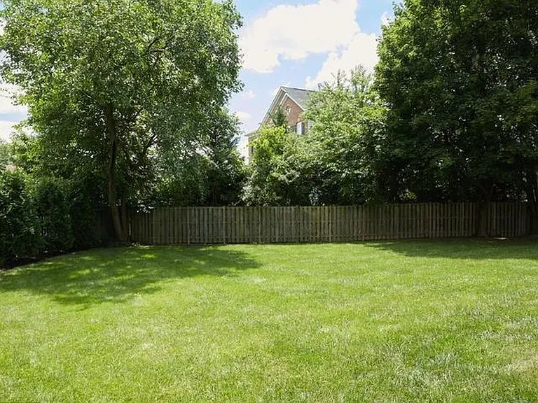 1605 Bayou Ct — Photo 16