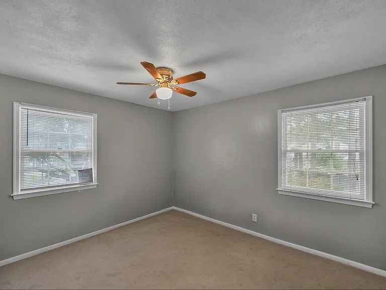 4760 Marlborough Dr — Photo 22