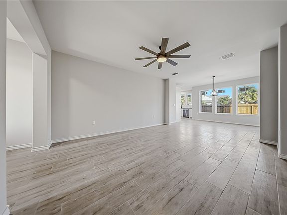 5th image of 710 Mereet Dr