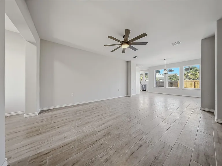 710 Mereet Dr — Photo 5