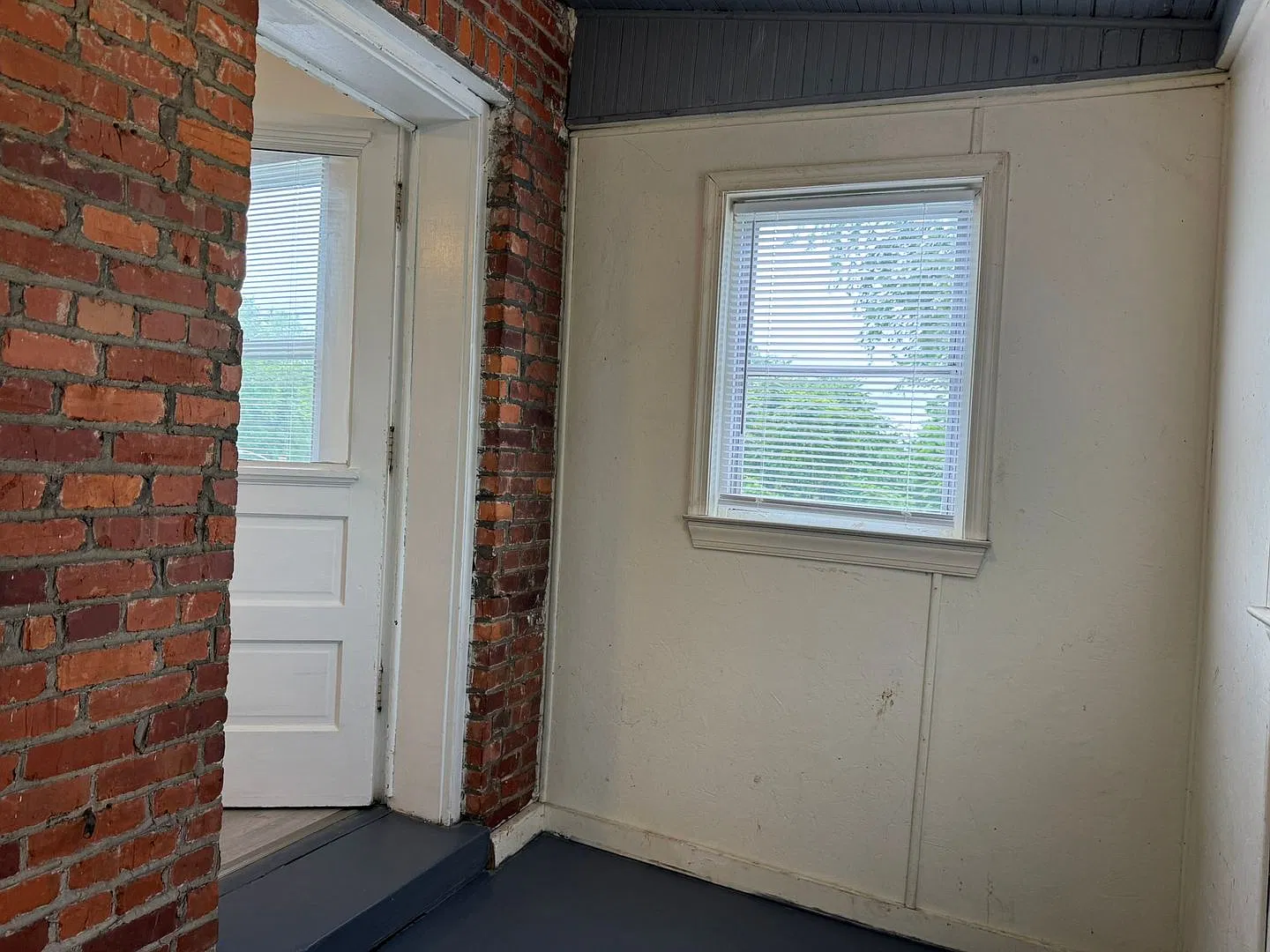 601 B E. Broadway, Hopewell - Second Floor Apartment — Photo 3
