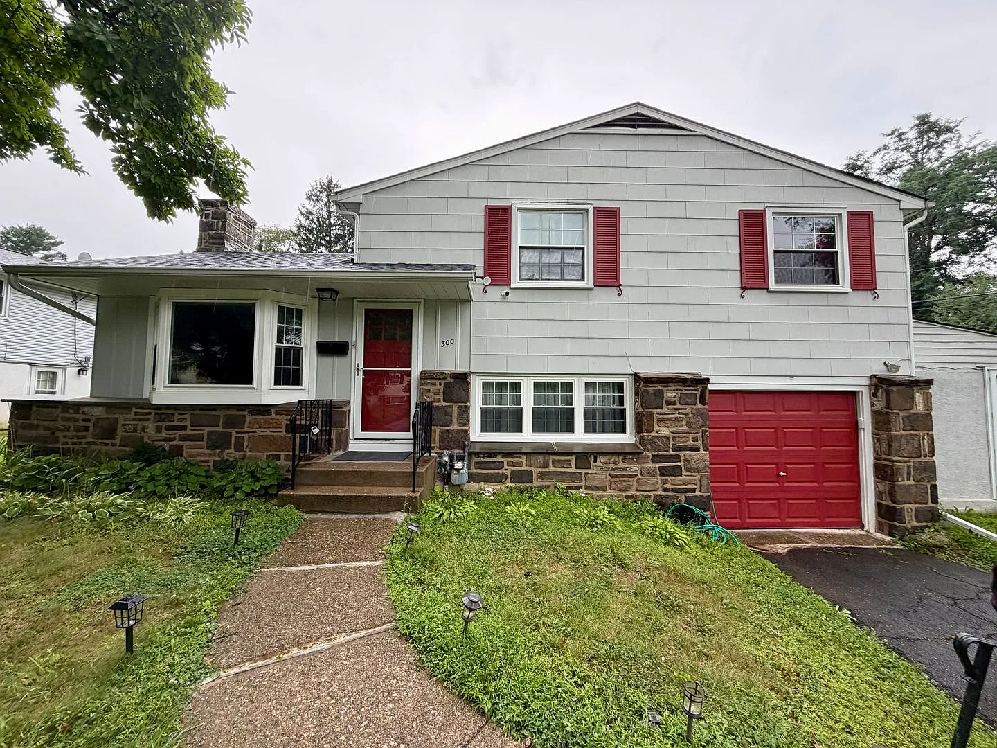 Stunning 4-Bedroom Home Nestled in Glenside. Available NOW! — Photo 1