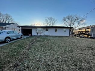 5827 N Hamilton Rd, Peoria, IL 61614