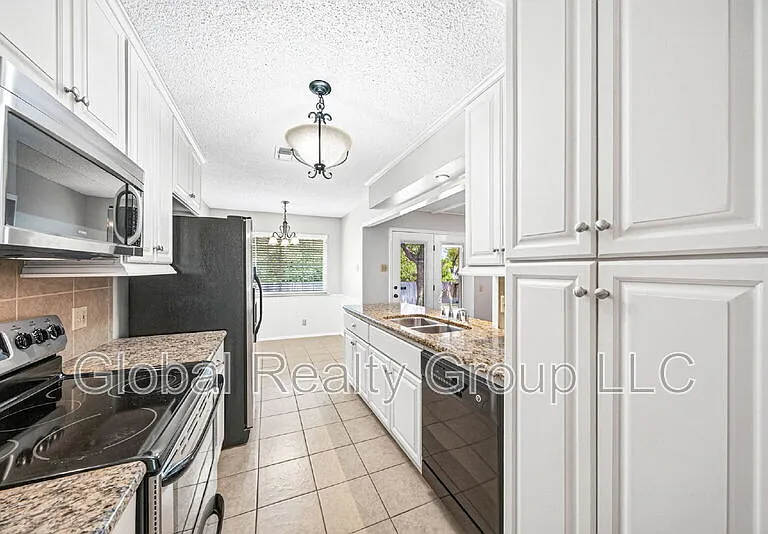 412 Cordoba Dr — Photo 8