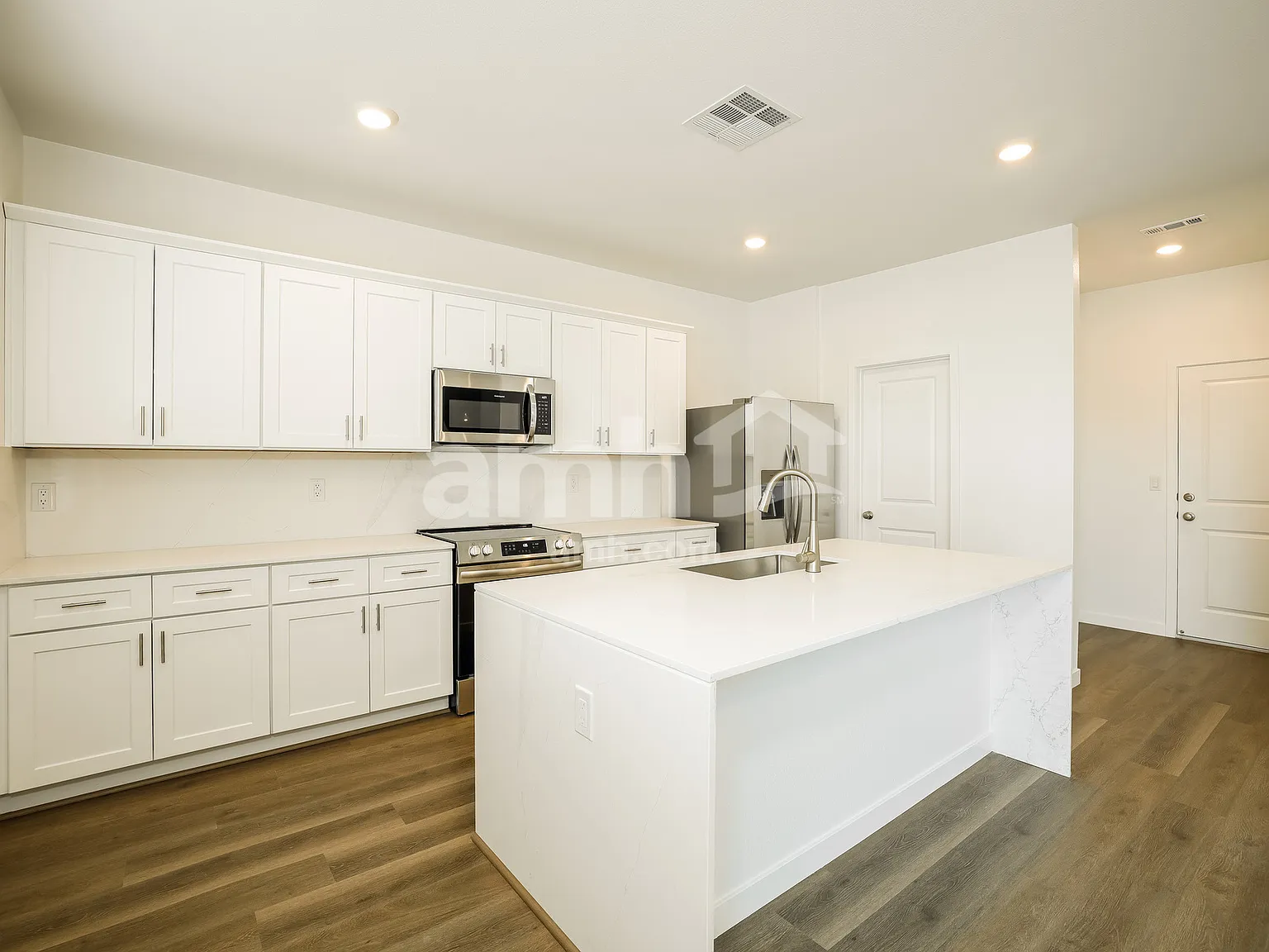 5 bed, 3.0 bath, 2573 sqft, $3,460 — Photo 4