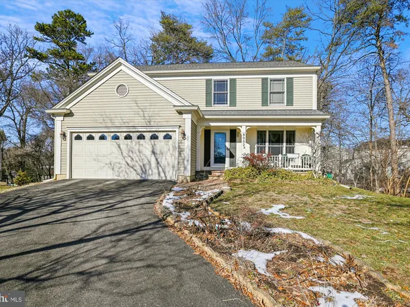 8002 Silver Fox Dr, Glen Burnie, MD 21061