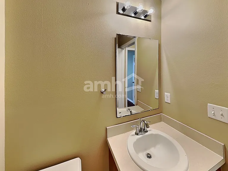 1733 Strathmore Cir — Photo 11
