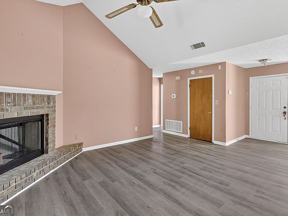 5th image of 6 N Nicholson Cir
