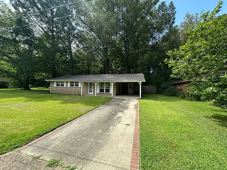 2701 Maple Dr — Photo 4