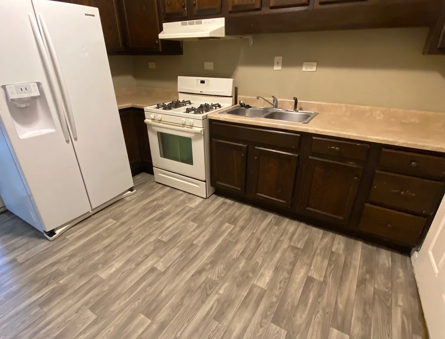 3 bed, 1.5 bath, 1218 sqft, $1,295 — Photo 2