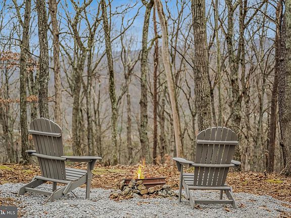 3rd image of 830 Wisteria Ln