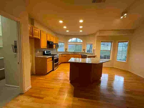 3rd image of 7783 Magnolia Ave