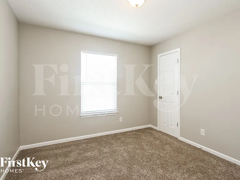 10672 Glenayr Dr — Photo 11