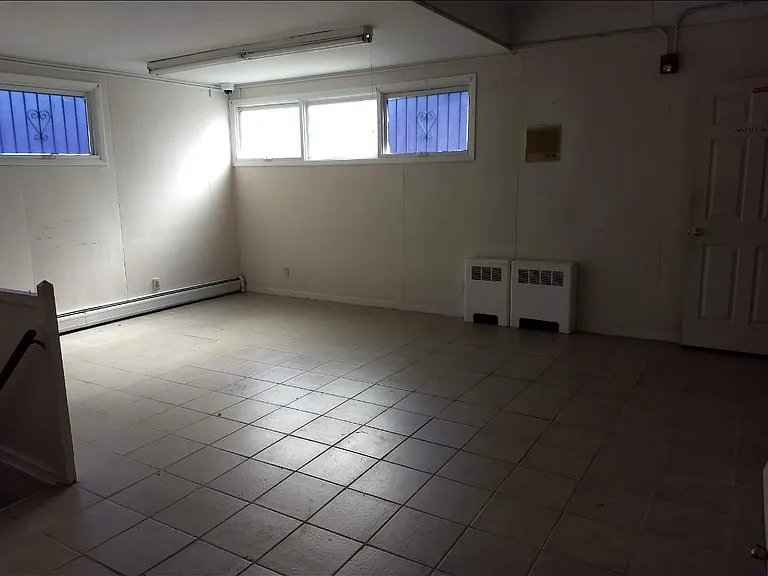 574 Main St #1R — Photo 4