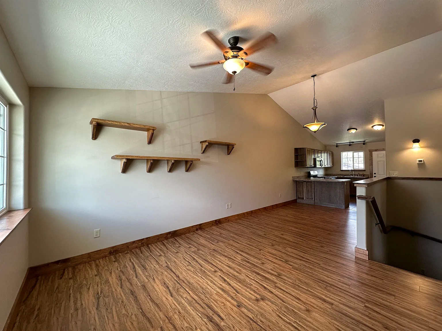 3 bed, 2.0 bath, 1678 sqft, $1,900 — Photo 4