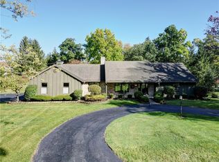 6566 Woodbriar Ln, Greenville, OH 45331