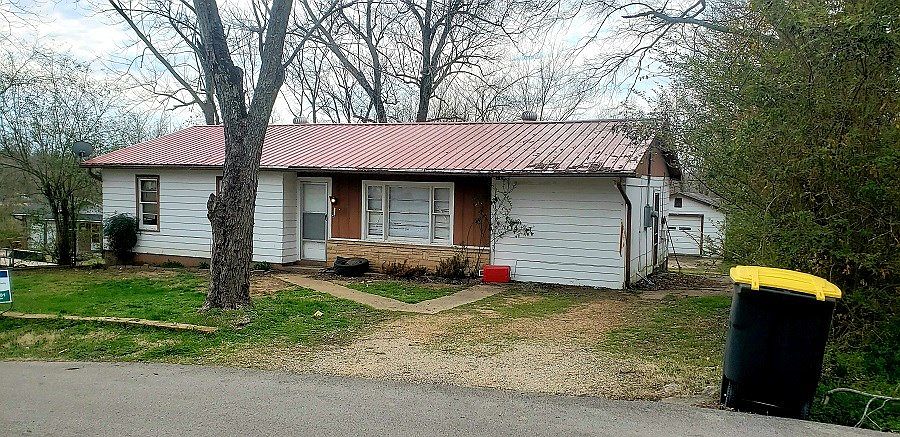 1st image of 305 2nd St