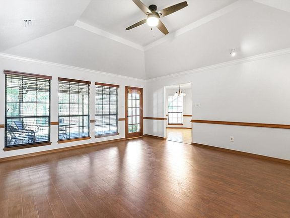 4th image of 1011 N Fannin St