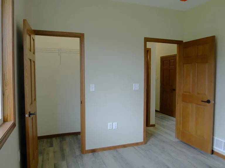 804 Parkside Ln — Photo 18