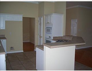 5th image of 2336 Country Club Dr