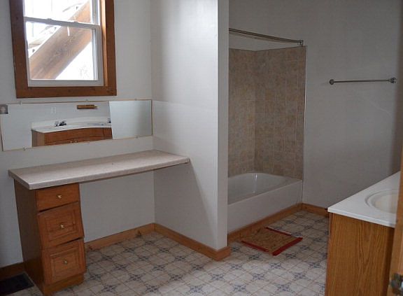4th image of 292 Lincoln Ave