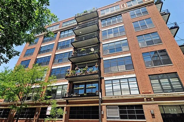 850 W Adams St APT 2E photo 1
