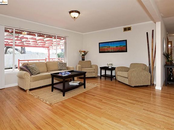 4th image of 4716 Meadowbrook Dr