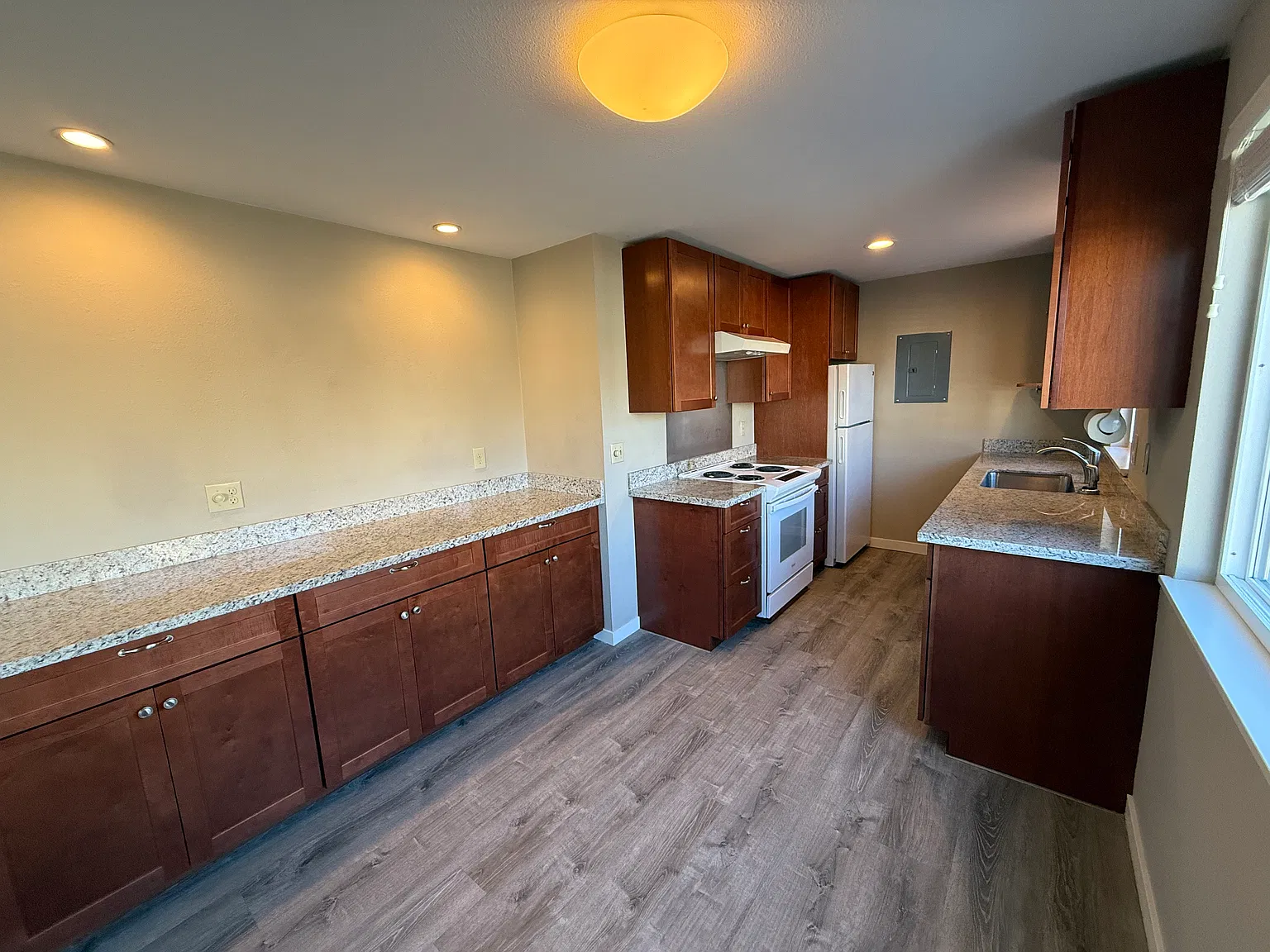 2 bed, 900 sqft, $2,380 — Photo 2