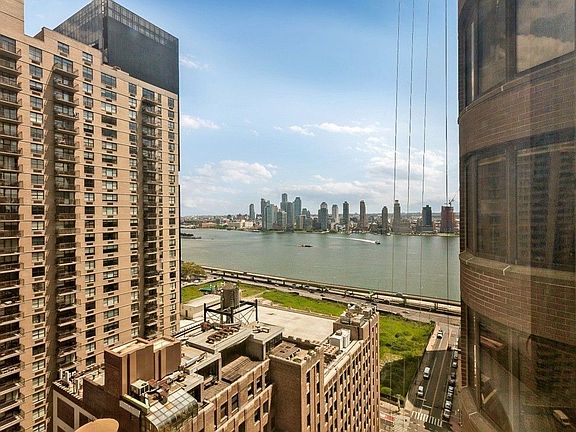4th image of 330 E 38th St APT 27H