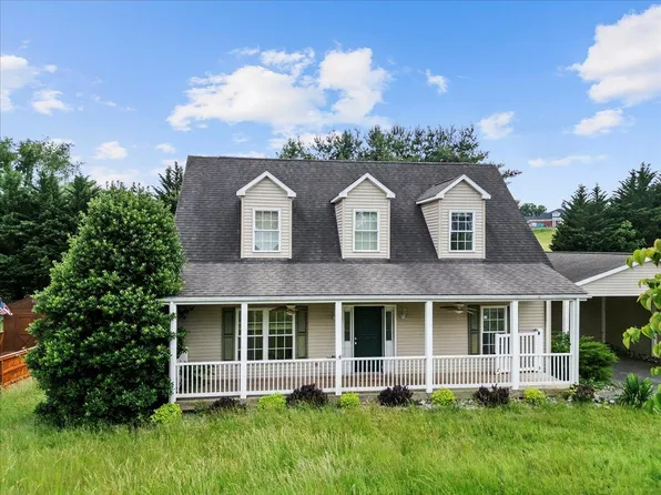 1128 Camper St, Pulaski, VA 24301