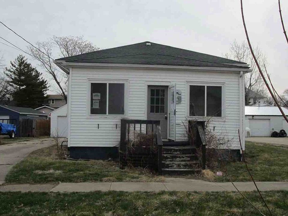 1st image of 412 E 3rd St S