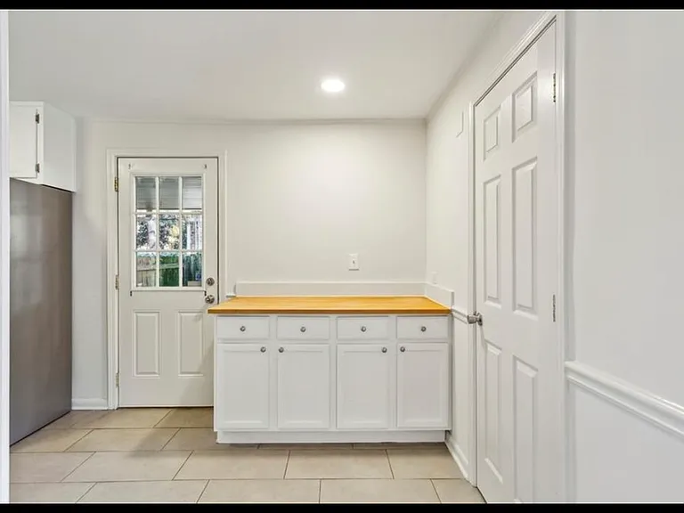 2474 Warwick Cir NE — Photo 8