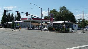 4th image of 482 E Cypress Ave