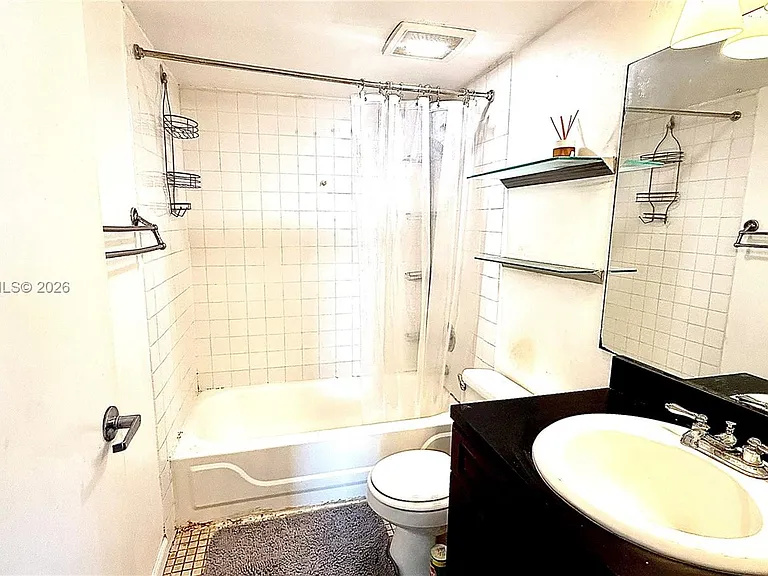 1035 West Ave #306 — Photo 11