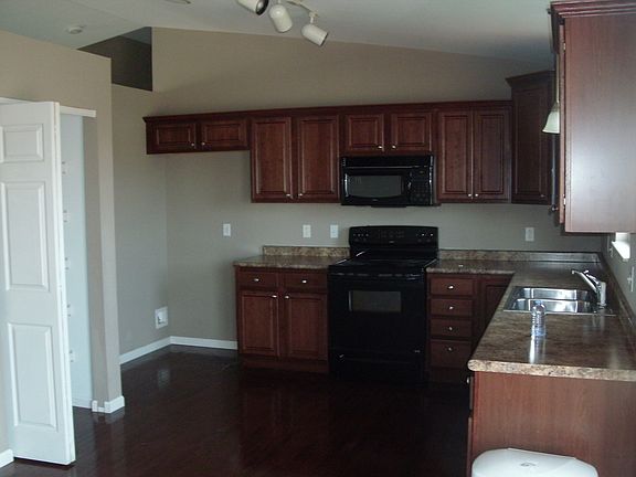 3rd image of 407 Edwin Dr