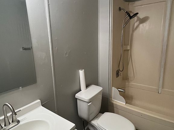 2nd image of 710 E Avenue G APT 1
