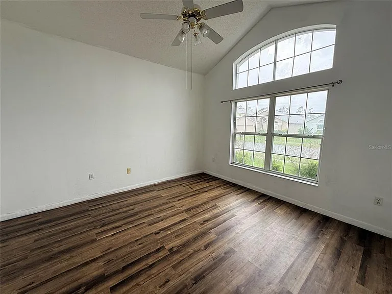 2918 Blooming Alamanda Loop — Photo 9