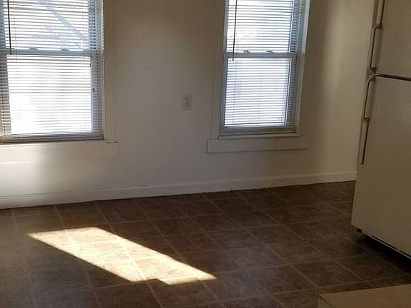 5th image of 32 Mulberry St APT 2