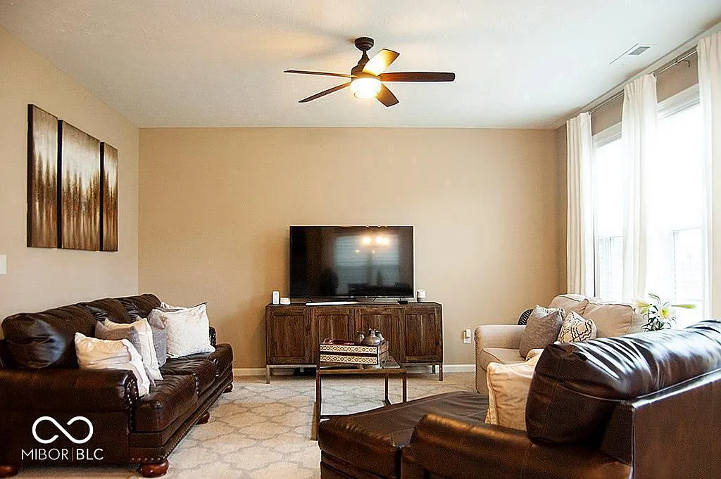 3 bed, 2.5 bath, 2130 sqft, $1,950 — Photo 3