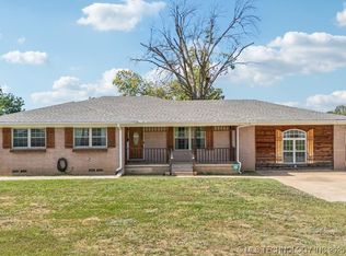 751 Christmas Ln, Claremore, OK 74017
