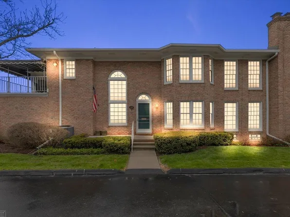 149 Windwood Pointe, Saint Clair Shores, MI 48080
