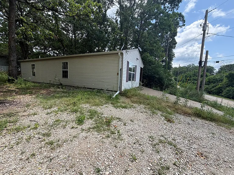 4031 White Oak Rd — Photo 2