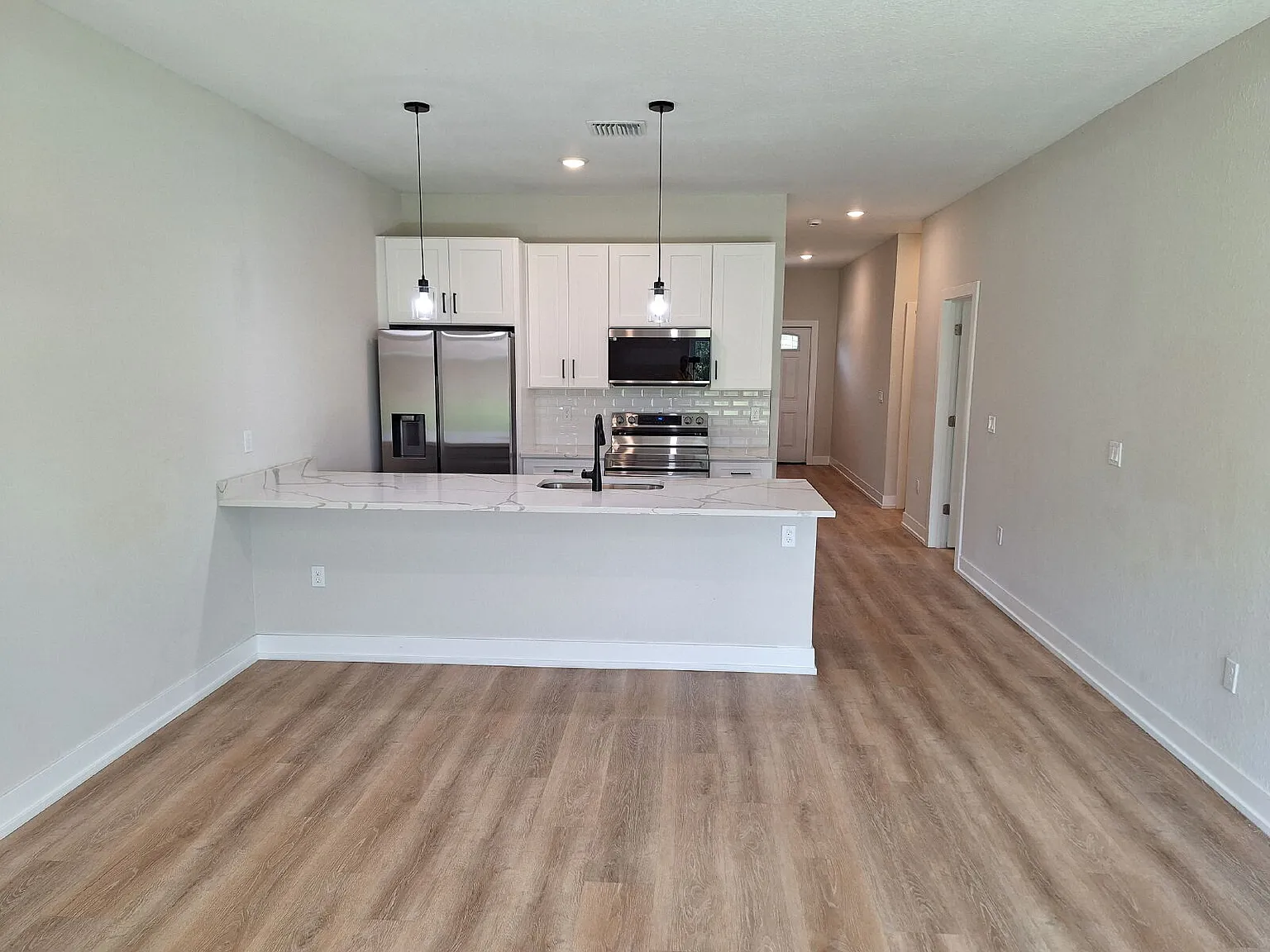 3 bed, 2.0 bath, 1200 sqft, $1,595 — Photo 4