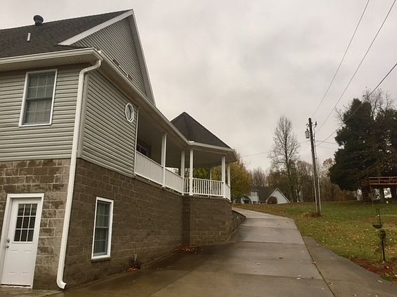 3rd image of 902 Westview Dr