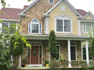8 Lilac Ln, Fishkill, NY 12524