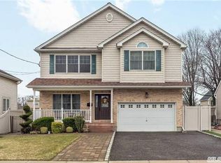 1574 Richard Ave, Merrick, NY 11566