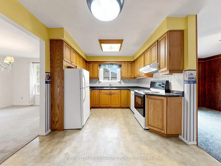 94 Howlett Ave — Photo 23