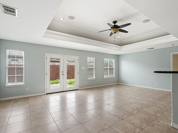 5th image of 215 Javier Dr