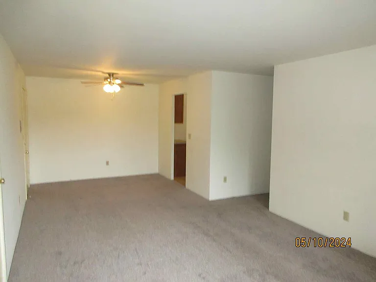N111W15623 Vienna Ct #14 — Photo 6